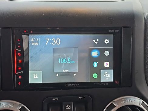 Used 2014 Jeep Wrangler Unlimited Sahara w/ Connectivity Group AWD/4WD image 16