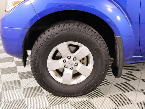 Used 2013 Nissan Frontier SV w/ SV Value Truck Pkg AWD/4WD image 17