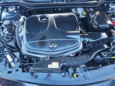 Used 2017 INFINITI QX30 Premium w/ Navigation Package FWD image 8