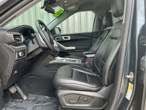 Used 2022 Ford Explorer XLT w/ Equipment Group 202A AWD/4WD image 9