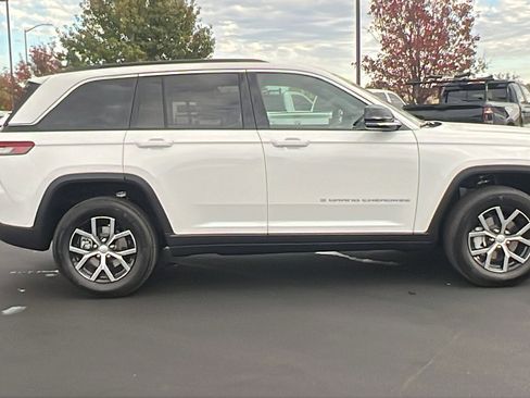 New 2025 Jeep Grand Cherokee Limited w/ Trailer Tow Package image 2