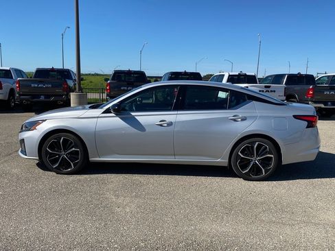 Used 2024 Nissan Altima 2.5 SR FWD image 3
