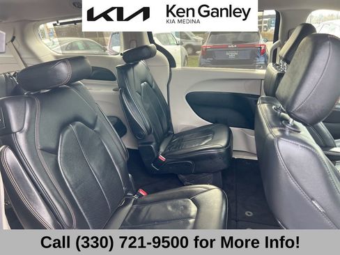 Used 2018 Chrysler Pacifica Touring-L w/ Premium Audio Group image 55