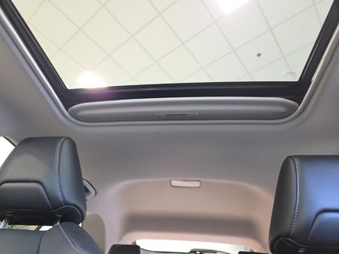 Used 2022 Toyota RAV4 XLE Premium image 13