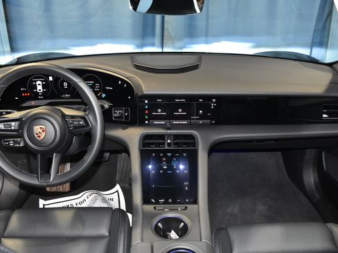 Used 2024 Porsche Taycan image 9