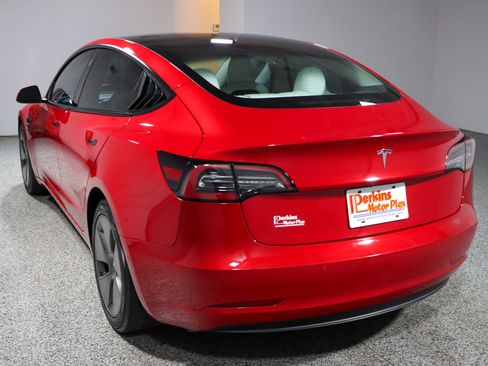 Used 2021 Tesla Model 3 Standard Range Plus image 9