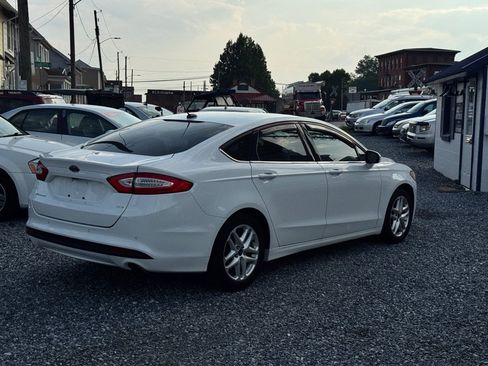 Used 2016 Ford Fusion SE FWD image 4