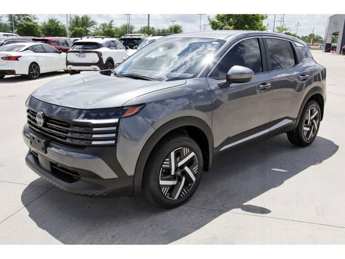 Certified 2025 Nissan Kicks SV image 3