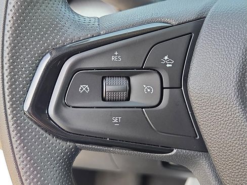 Used 2025 Chevrolet Trax LT FWD image 20