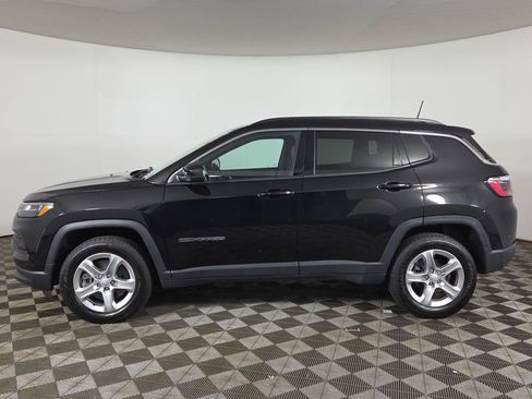 Used 2023 Jeep Compass Latitude AWD/4WD image 3
