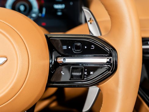 Used 2025 Aston Martin DB12 Convertible image 46