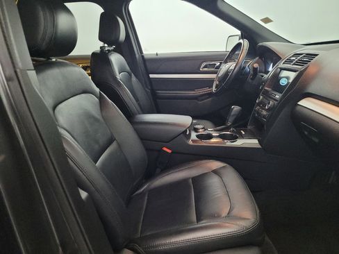 Used 2017 Ford Explorer XLT w/ Equipment Group 202A AWD/4WD image 21