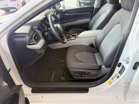 Used 2022 Toyota Camry LE image 26