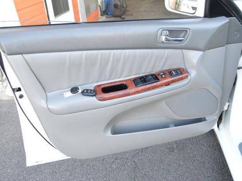 Used 2006 Toyota Camry XLE FWD image 29
