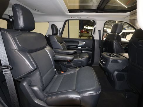 Used 2025 Ford Expedition Platinum AWD/4WD image 27