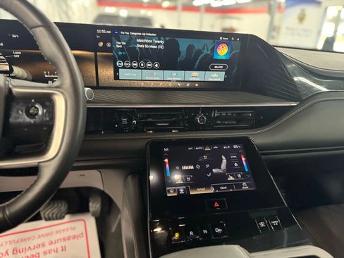 Used 2025 INFINITI QX80 Autograph image 12