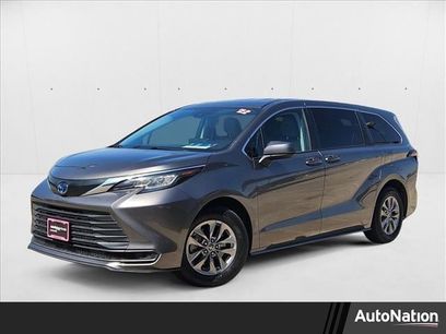Used 2022 Toyota Sienna LE