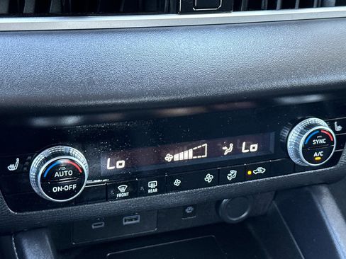 Used 2024 Mitsubishi Outlander SE image 23