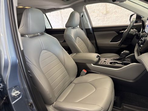 Certified 2024 Toyota Highlander XLE image 53