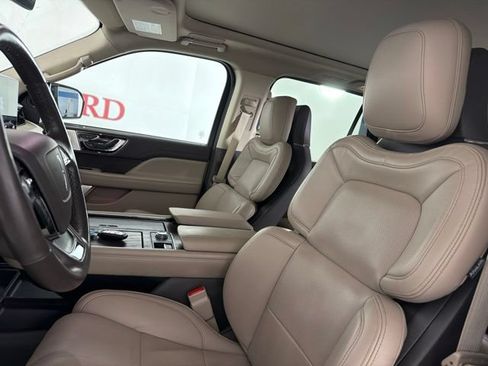 Used 2022 Lincoln Navigator Reserve AWD/4WD image 11