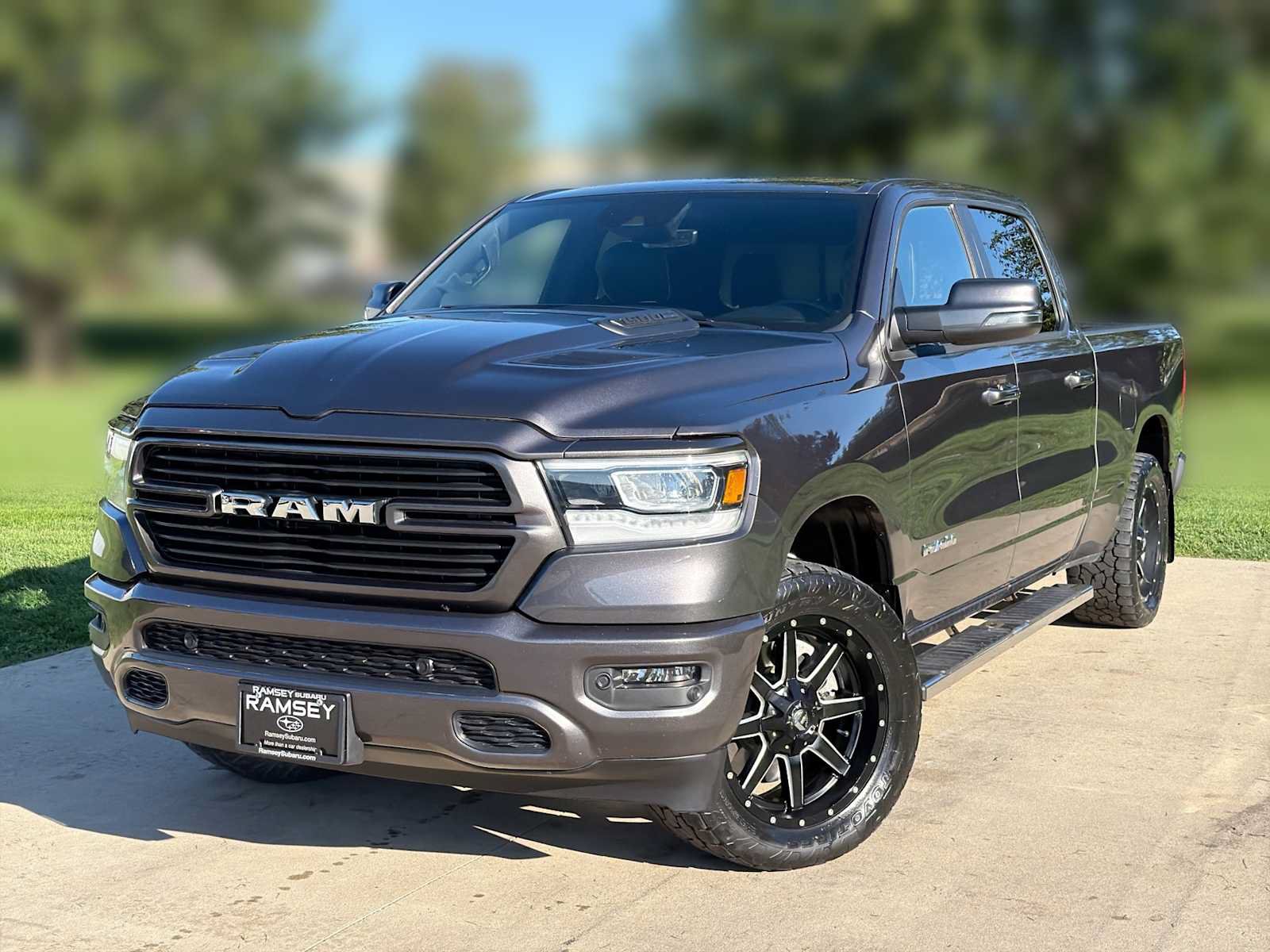 Used 2024 RAM 1500 Laramie AWD/4WD image 1