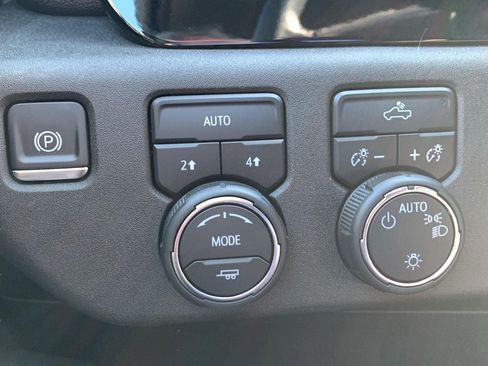 Used 2024 Chevrolet Silverado 1500 LT AWD/4WD image 9