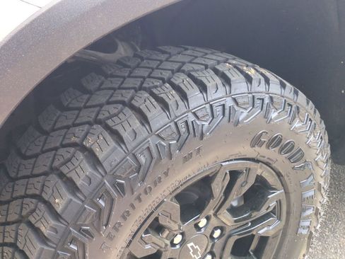 Used 2022 Chevrolet Silverado 1500 ZR2 w/ Technology Package image 12