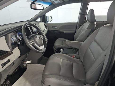 Used 2017 Toyota Sienna XLE w/ XLE Navigation Package FWD image 10