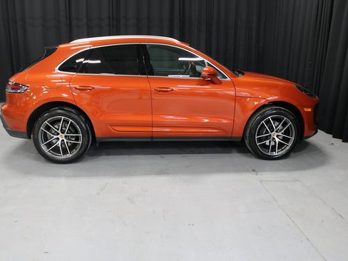 Certified 2025 Porsche Macan image 10