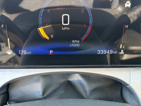 Certified 2025 Chevrolet Trax LT w/ LT Convenience Package image 8