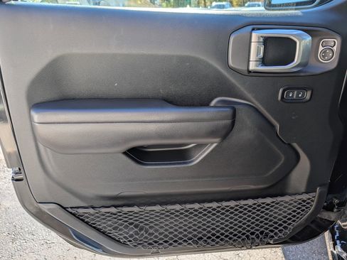 Used 2018 Jeep Wrangler Unlimited Sport S image 35