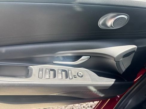 Used 2024 Hyundai Elantra SE FWD image 12