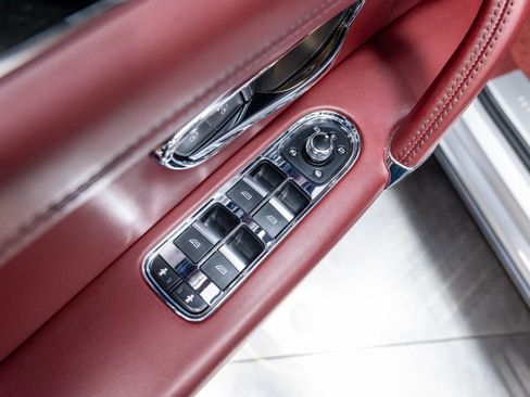 Used 2020 Bentley Bentayga AWD/4WD image 63