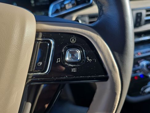 Used 2022 Lincoln Corsair Reserve w/ Equipment Group 201A image 17