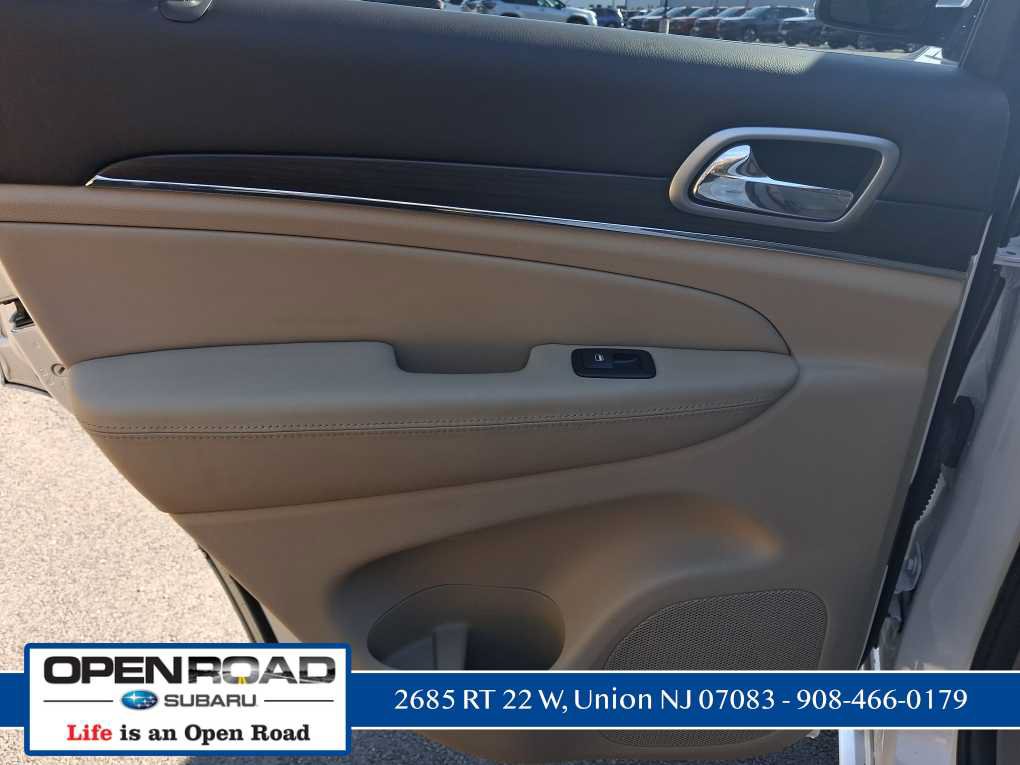 Used 2018 Jeep Grand Cherokee Overland AWD/4WD image 24