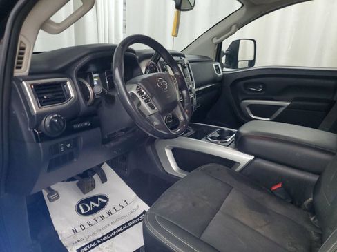Used 2018 Nissan Titan SV w/ SV Convenience Package AWD/4WD image 10