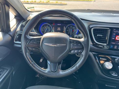 Used 2019 Chrysler Pacifica Touring Plus w/ Advanced Safetytec Group FWD image 13