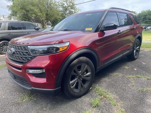 Used 2022 Ford Explorer XLT w/ Equipment Group 202A RWD image 3