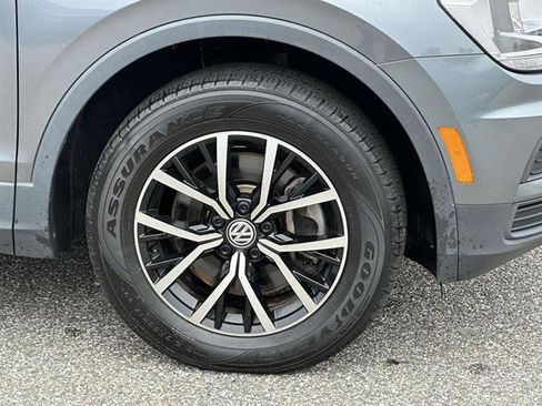 Used 2021 Volkswagen Tiguan SE w/ Panoramic Sunroof Package image 7
