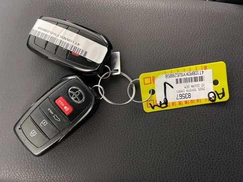 Certified 2025 Toyota Camry SE image 24