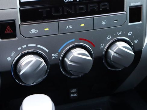 Used 2017 Toyota Tundra SR5 w/ SR5 Upgrade Package RWD image 30