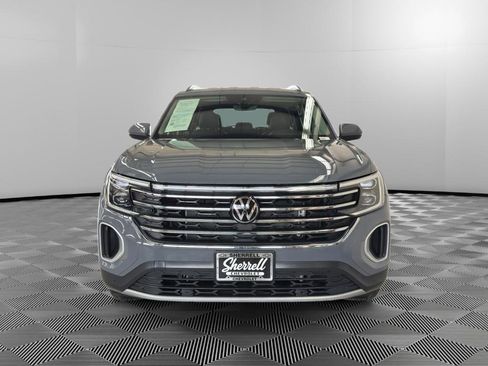 Used 2025 Volkswagen Atlas SE image 2