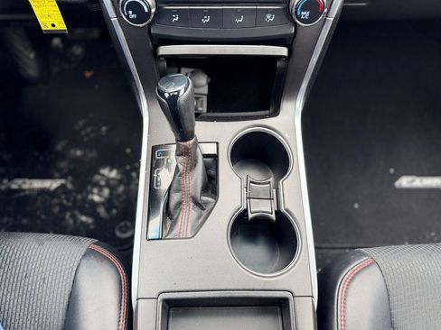 Used 2017 Toyota Camry SE image 16