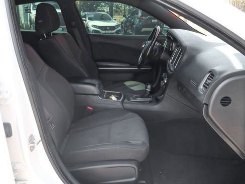 Used 2019 Dodge Charger SXT image 35