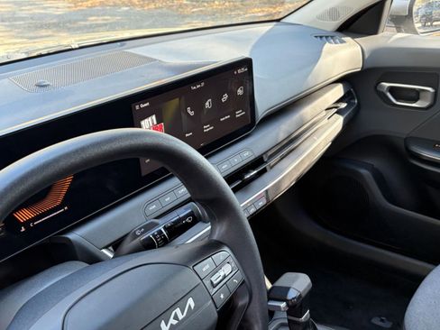 Used 2025 Kia K4 LXS image 31