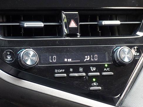 Used 2024 Toyota Camry SE FWD image 18