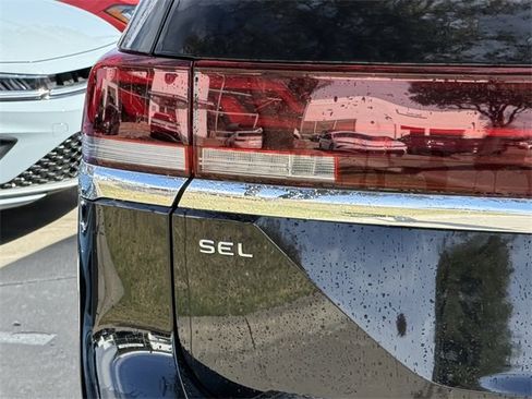 Used 2025 Volkswagen Atlas SEL Premium R-Line image 5