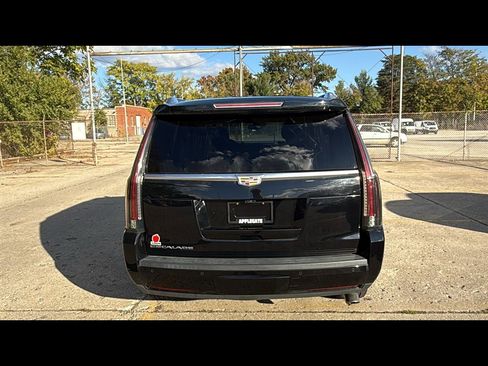 Used 2018 Cadillac Escalade Luxury image 32