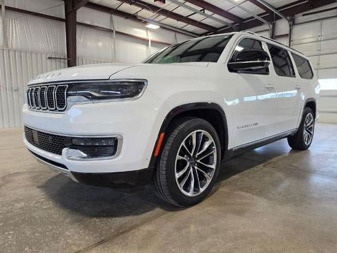 Used 2023 Jeep Wagoneer L Series III w/ Premium Group I AWD/4WD image 2