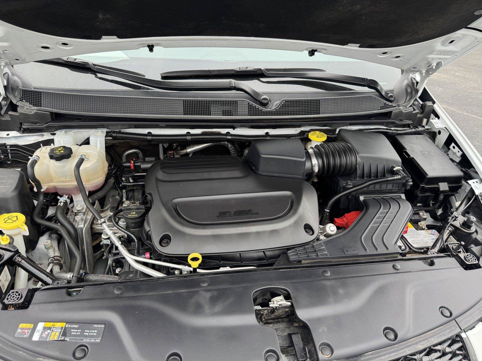 Used 2023 Chrysler Pacifica Touring-L FWD image 46